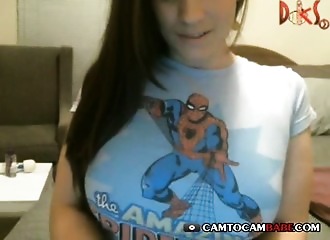 Gros lolos exhibés en live et masturbation