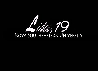 Chatte godée entrouverte et bouche en feu