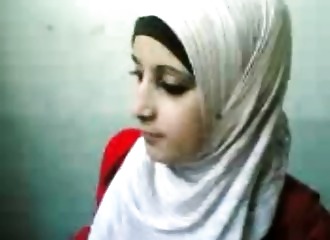 Une coquine arabe voilée mais pas puritaine