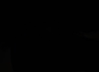 Une enculeuse s'acharne sur une lesbo en collants