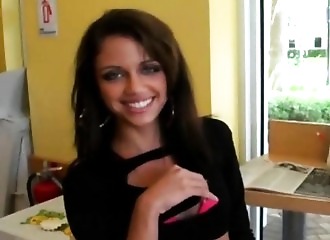 Chanceux sucé par deux latinas salopes