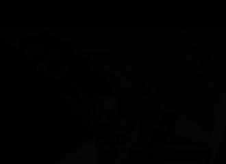 Elle n'hésite pas à goder son cul