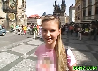 Un verre avec une salope blonde