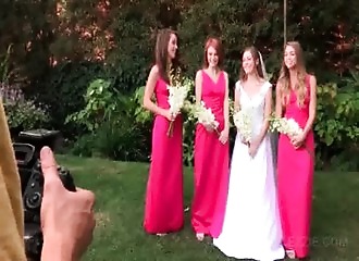 Une mariée se gouine à son mariage