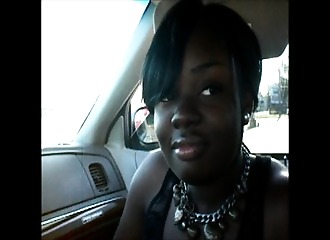 Sucé par sa jolie passagère black