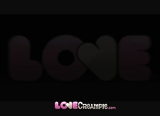 Une anglaise black suce le chauffeur de taxi