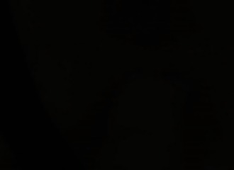 Des sextoys ouvrent le cul d'une asiat