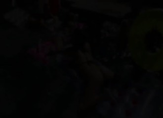 Divers sextoys font mouiller des gouines nues