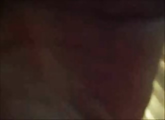 Une coquine tirée devant son lavabo