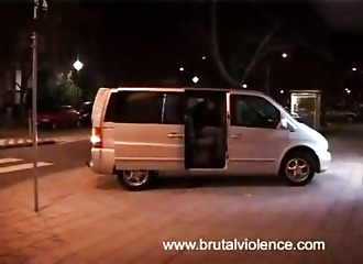 Il la pénètre à bloc après la sucette