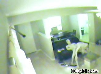 Spycam avec une blonde à gros nichons baisée