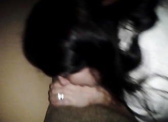 Son gros cul est filmé pendant l'acte sexuel